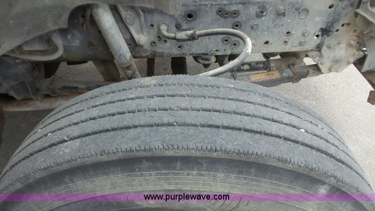 image for item K4522 1995 Ford F800 tank truck