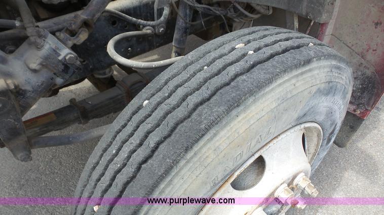 image for item K4522 1995 Ford F800 tank truck