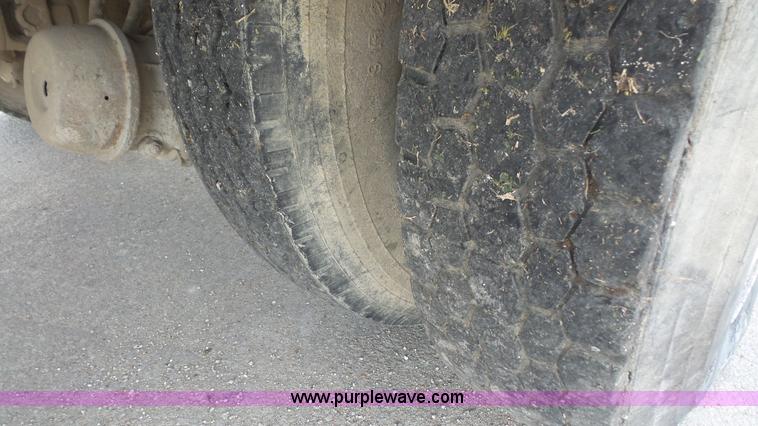 image for item K4522 1995 Ford F800 tank truck