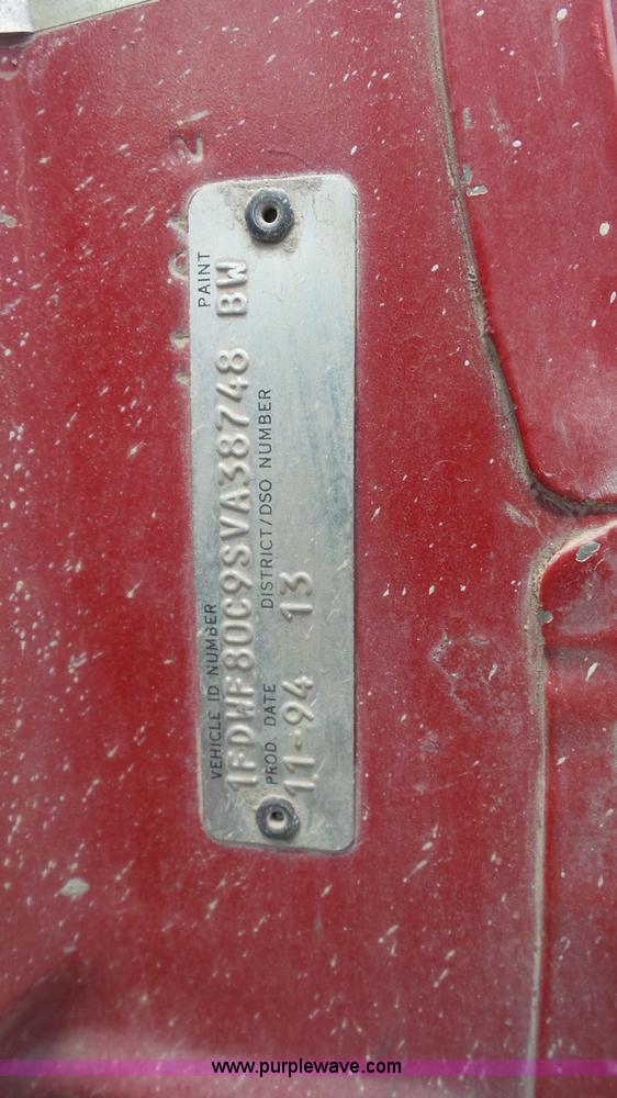 image for item K4522 1995 Ford F800 tank truck