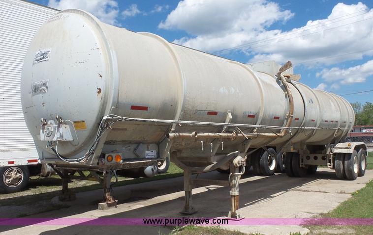 image for item K4523 1981 Fruehauf TE0-F2-R tank trailer