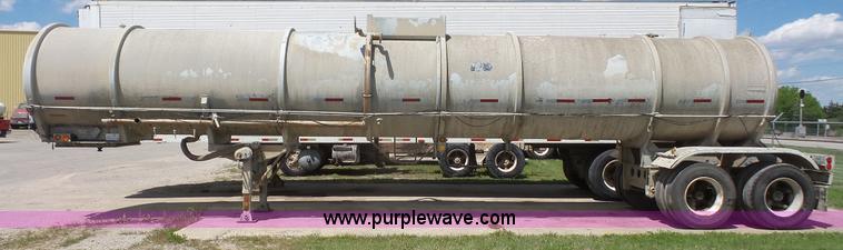 image for item K4523 1981 Fruehauf TE0-F2-R tank trailer