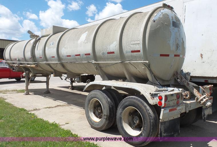 image for item K4523 1981 Fruehauf TE0-F2-R tank trailer