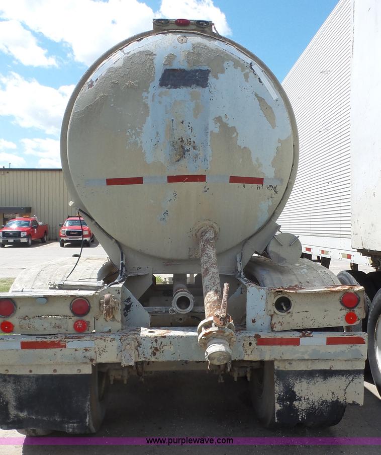 image for item K4523 1981 Fruehauf TE0-F2-R tank trailer