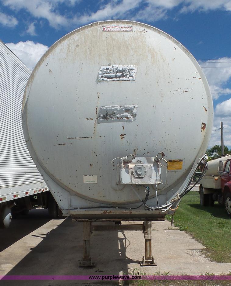 image for item K4523 1981 Fruehauf TE0-F2-R tank trailer