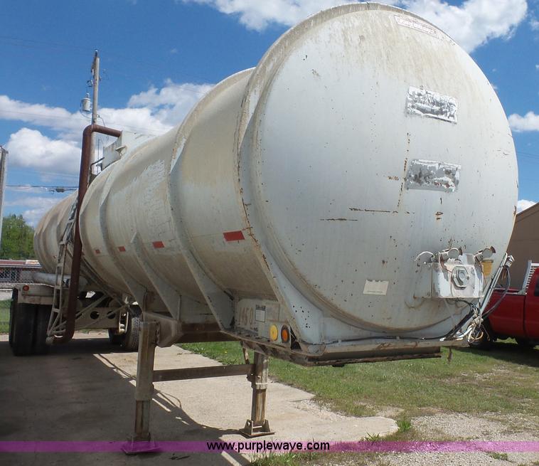 image for item K4523 1981 Fruehauf TE0-F2-R tank trailer