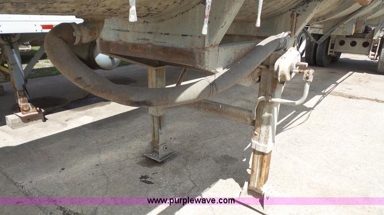 image for item K4523 1981 Fruehauf TE0-F2-R tank trailer