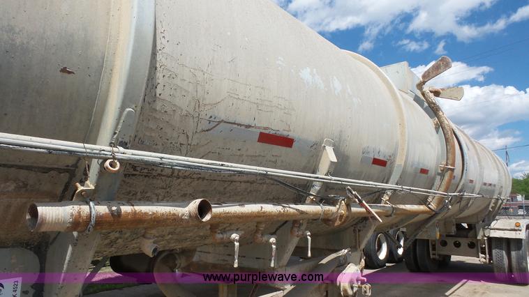 image for item K4523 1981 Fruehauf TE0-F2-R tank trailer