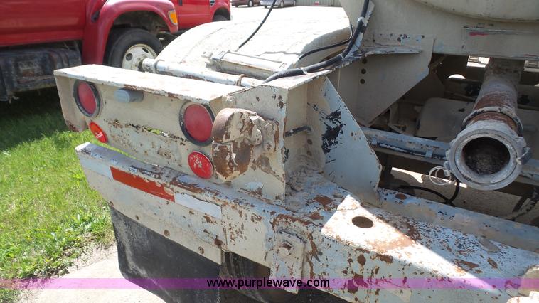 image for item K4523 1981 Fruehauf TE0-F2-R tank trailer