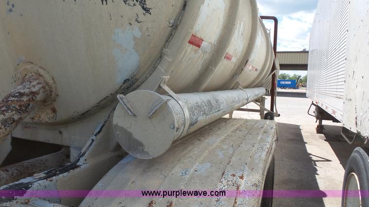 image for item K4523 1981 Fruehauf TE0-F2-R tank trailer