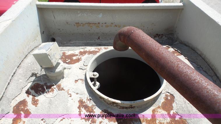 image for item K4523 1981 Fruehauf TE0-F2-R tank trailer