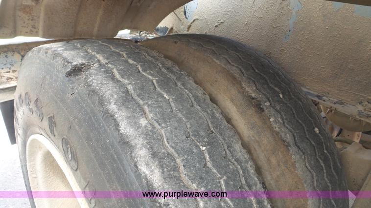 image for item K4523 1981 Fruehauf TE0-F2-R tank trailer