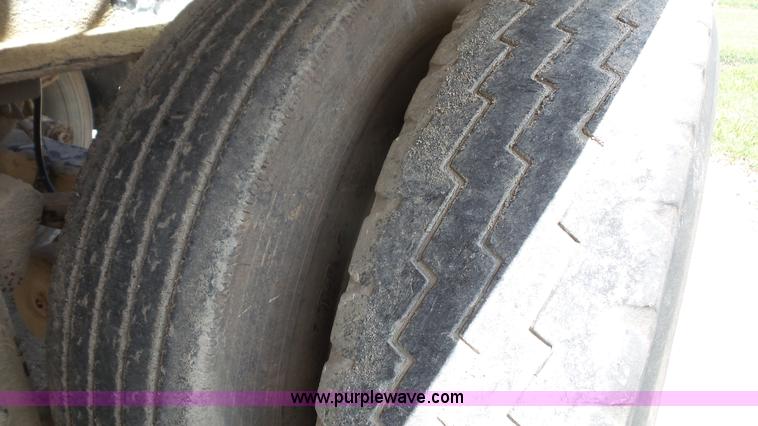 image for item K4523 1981 Fruehauf TE0-F2-R tank trailer