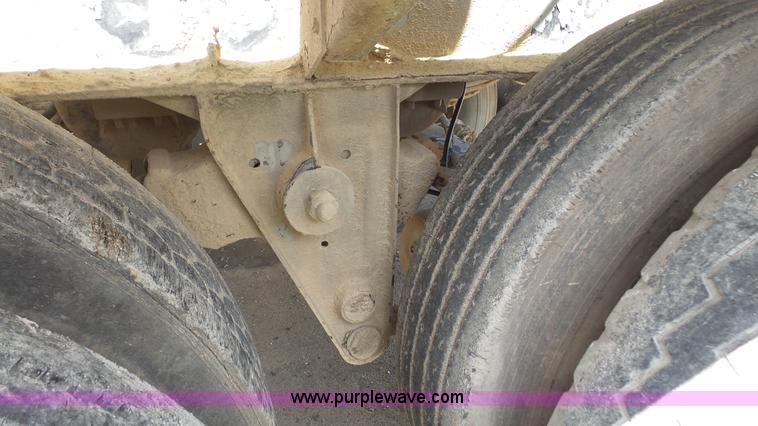 image for item K4523 1981 Fruehauf TE0-F2-R tank trailer