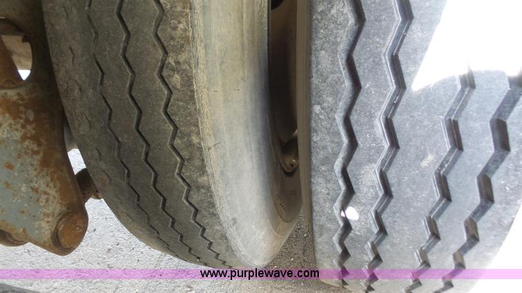 image for item K4524 1979 Fruehauf FB9-F2-42-6-ST dry van trailer