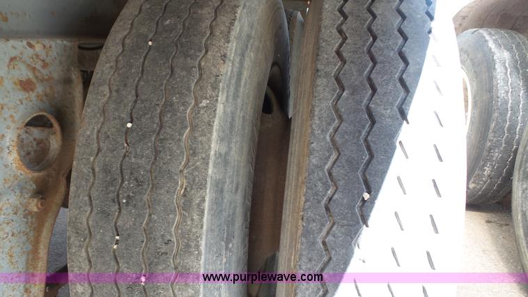 image for item K4524 1979 Fruehauf FB9-F2-42-6-ST dry van trailer