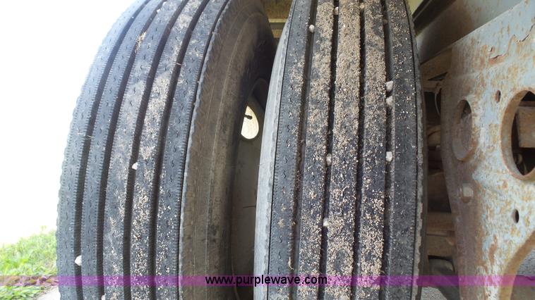 image for item K4524 1979 Fruehauf FB9-F2-42-6-ST dry van trailer