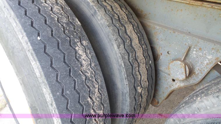 image for item K4524 1979 Fruehauf FB9-F2-42-6-ST dry van trailer