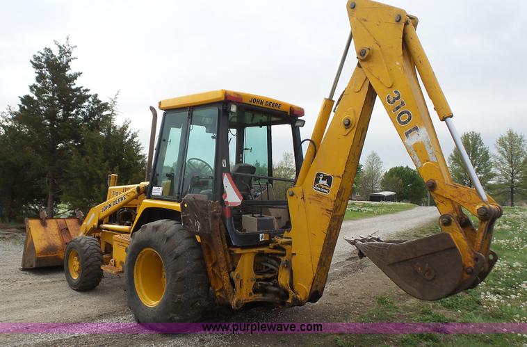 image for item K4589 1992 John Deere 310D backhoe