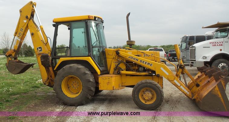 image for item K4589 1992 John Deere 310D backhoe