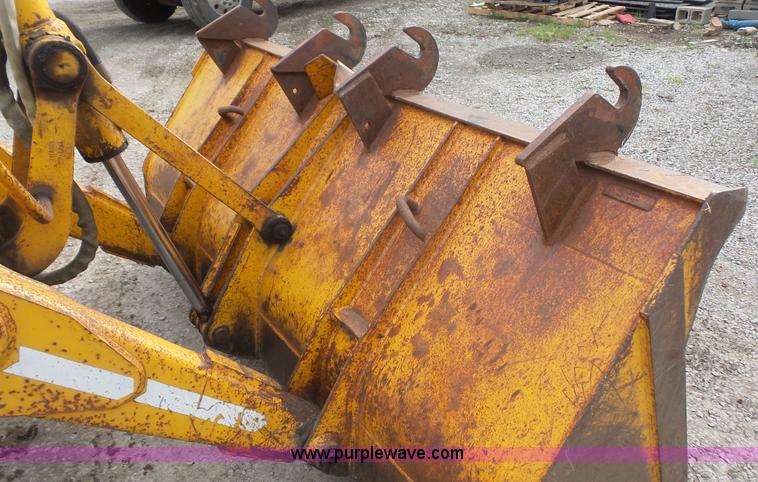 image for item K4589 1992 John Deere 310D backhoe