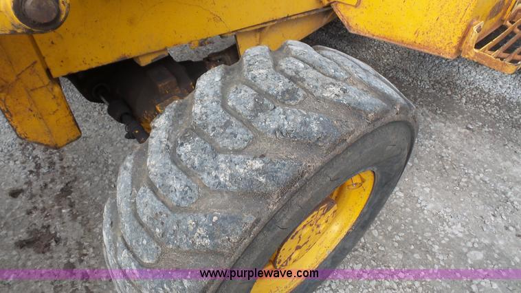 image for item K4589 1992 John Deere 310D backhoe