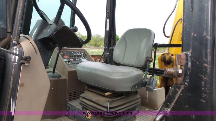 image for item K4589 1992 John Deere 310D backhoe