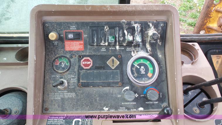 image for item K4589 1992 John Deere 310D backhoe