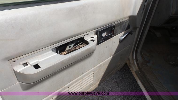 image for item K4605 1994 Chevrolet 2500HD utility truck