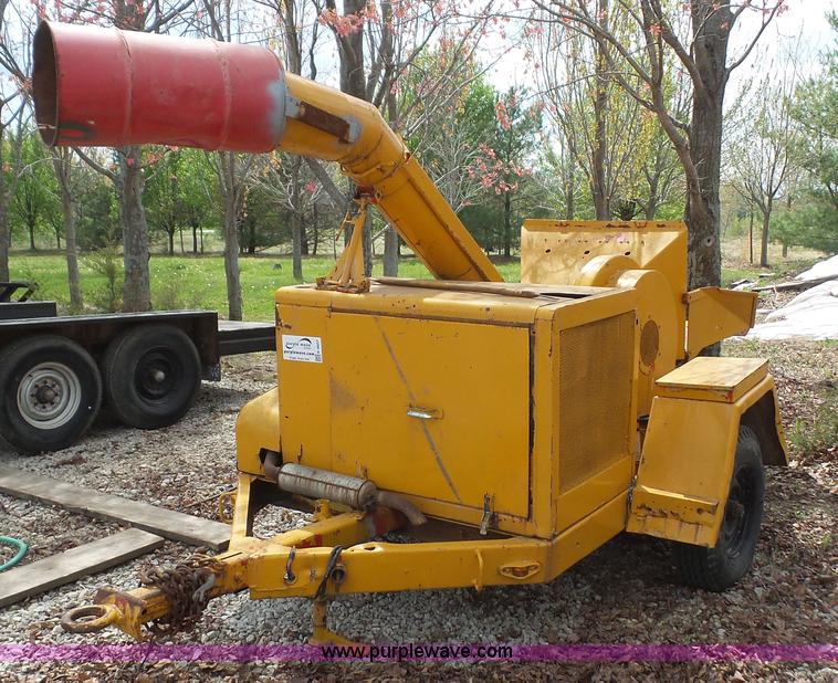 image for item K4607 FMC B16T318 wood chipper