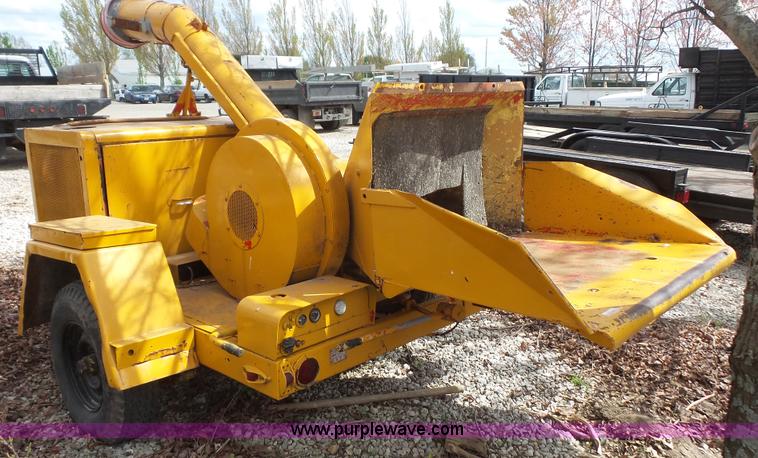 image for item K4607 FMC B16T318 wood chipper