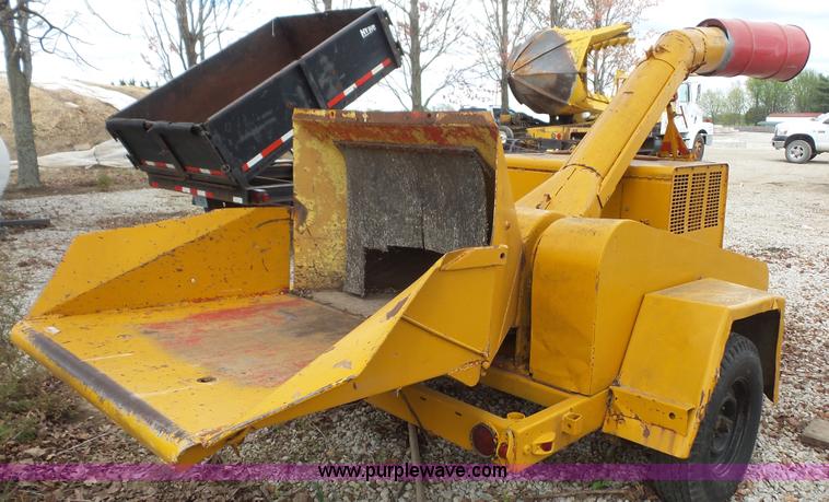 image for item K4607 FMC B16T318 wood chipper