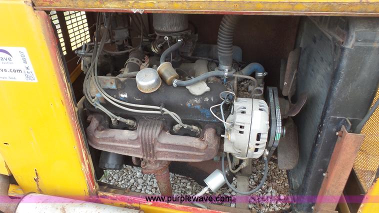 image for item K4607 FMC B16T318 wood chipper