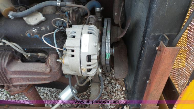 image for item K4607 FMC B16T318 wood chipper