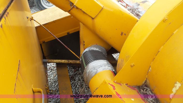 image for item K4607 FMC B16T318 wood chipper