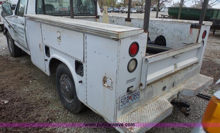 image for item K4610 1995 Ford F250 HD utility truck