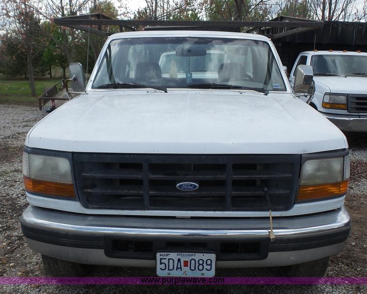 image for item K4610 1995 Ford F250 HD utility truck