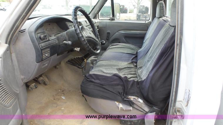 image for item K4610 1995 Ford F250 HD utility truck