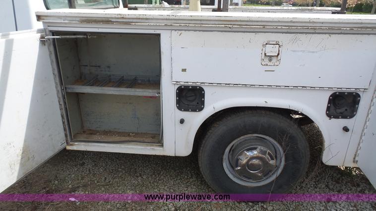 image for item K4610 1995 Ford F250 HD utility truck