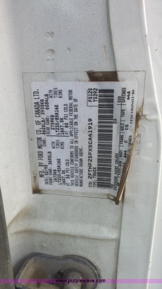 image for item K4610 1995 Ford F250 HD utility truck