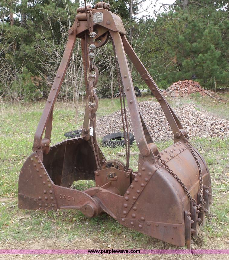 image for item K4679 Owen clamshell bucket