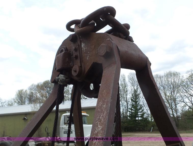 image for item K4679 Owen clamshell bucket