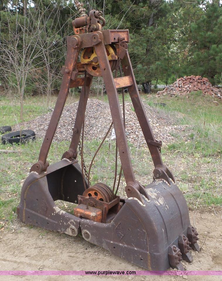 image for item K4680 PMCO clamshell bucket