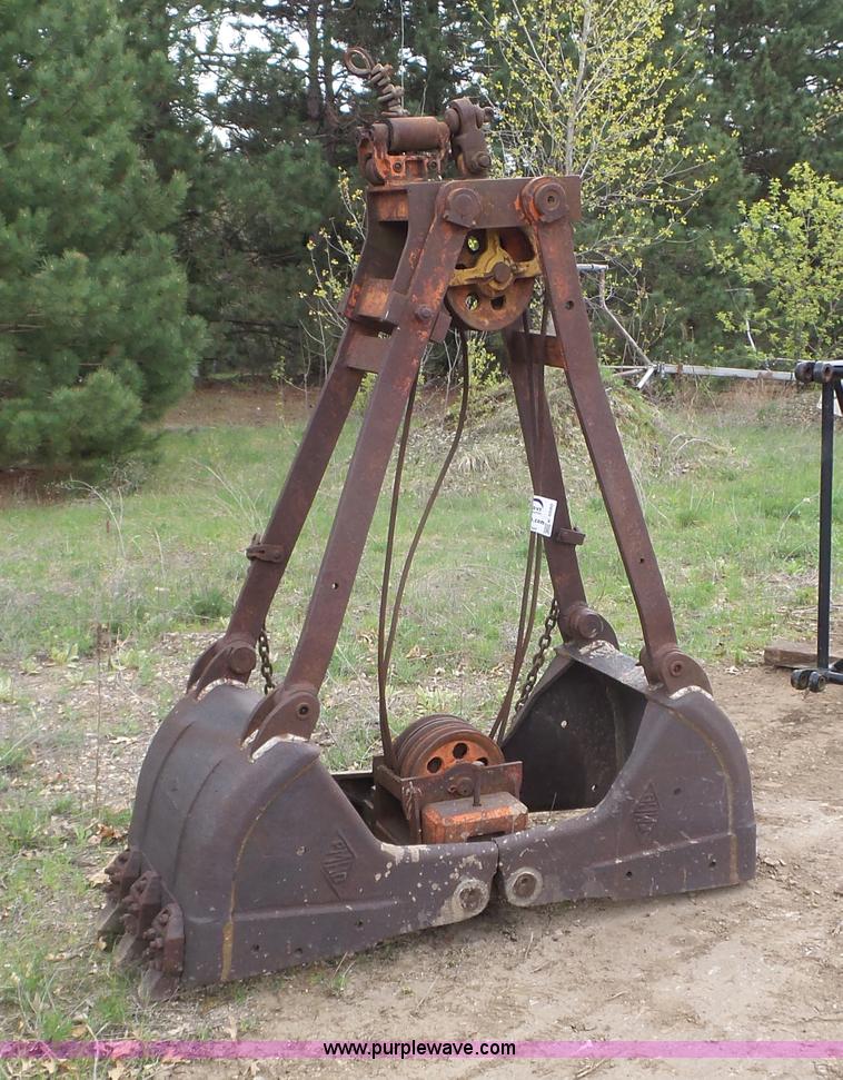 image for item K4680 PMCO clamshell bucket