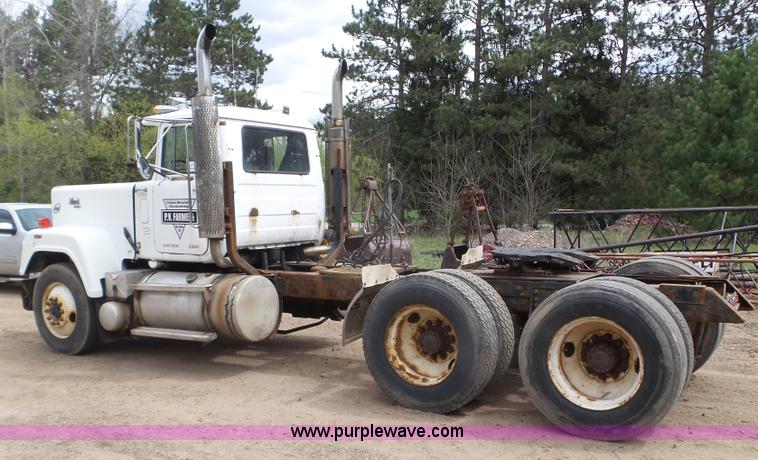 image for item K4681 1988 Mack RW613 semi truck