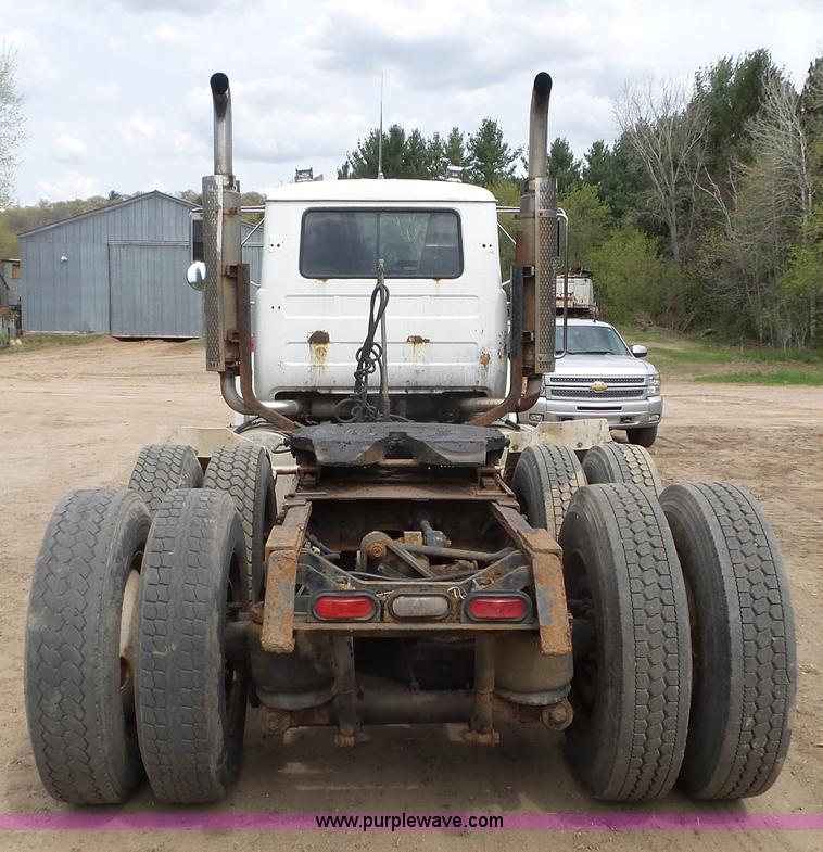 image for item K4681 1988 Mack RW613 semi truck