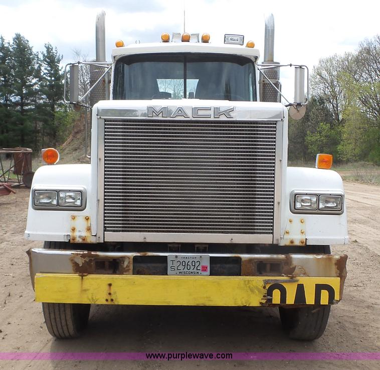 image for item K4681 1988 Mack RW613 semi truck