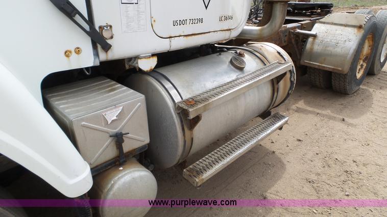 image for item K4681 1988 Mack RW613 semi truck