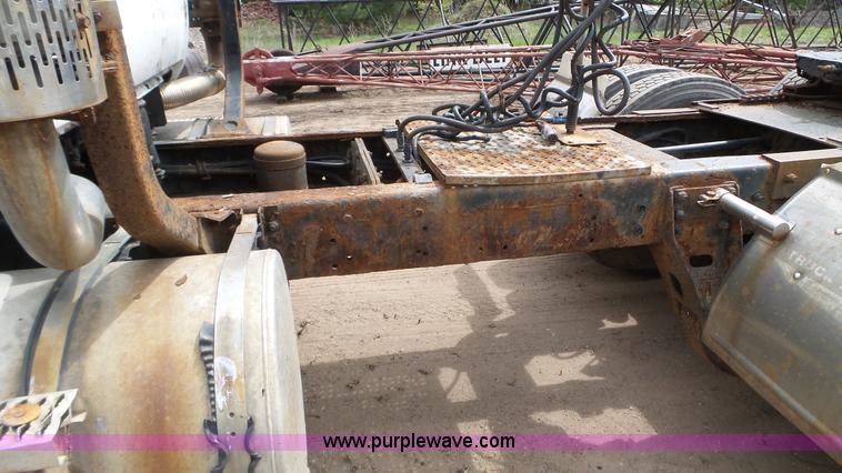 image for item K4681 1988 Mack RW613 semi truck