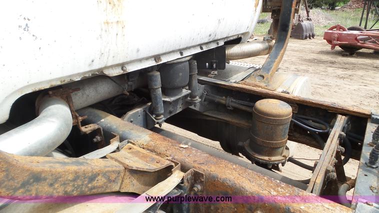 image for item K4681 1988 Mack RW613 semi truck